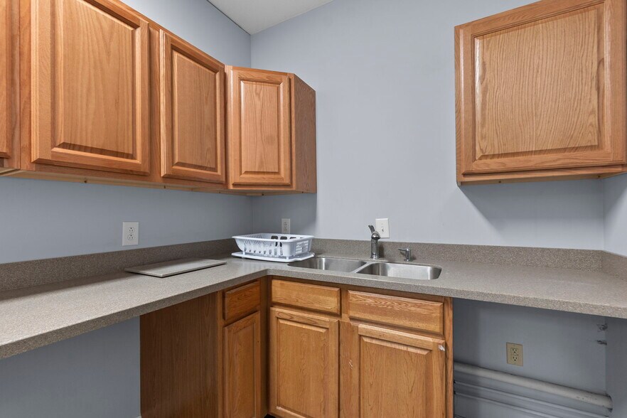 More Photos Of 2437 Myra Dr, Cape Girardeau Office For Sale