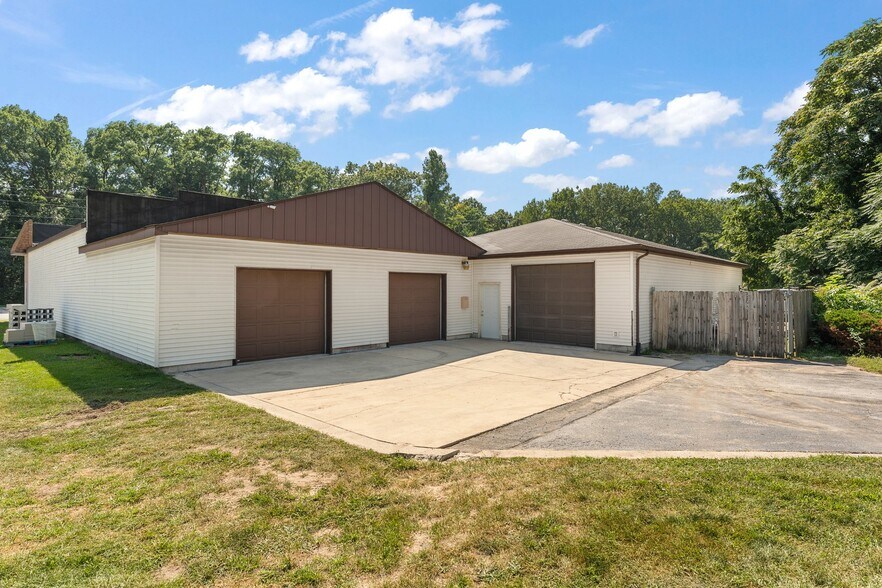 More Photos Of 5680 Central Ave, Portage Warehouse For Lease