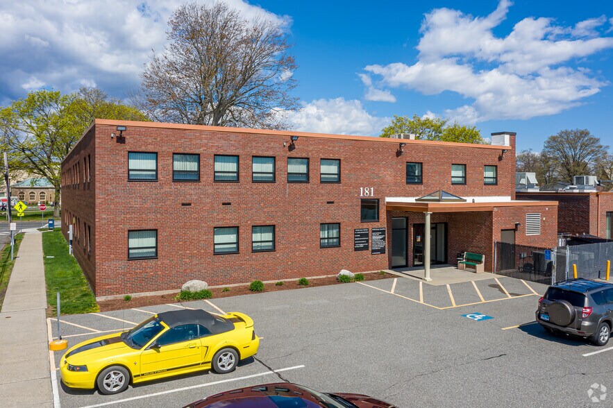 More Photos Of 181 Park Ave, West Springfield Unknown For Lease