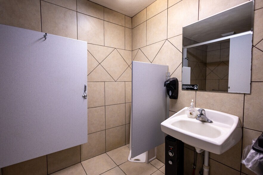 More Photos Of 1525 16th St, Central City General Retail For Sale