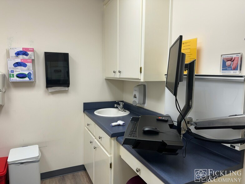 More Photos Of 1217 Columbia Dr, Milledgeville Medical For Sale