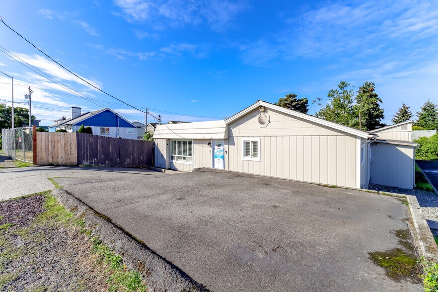 More Photos Of 3838 S Warner St, Tacoma Flex For Lease