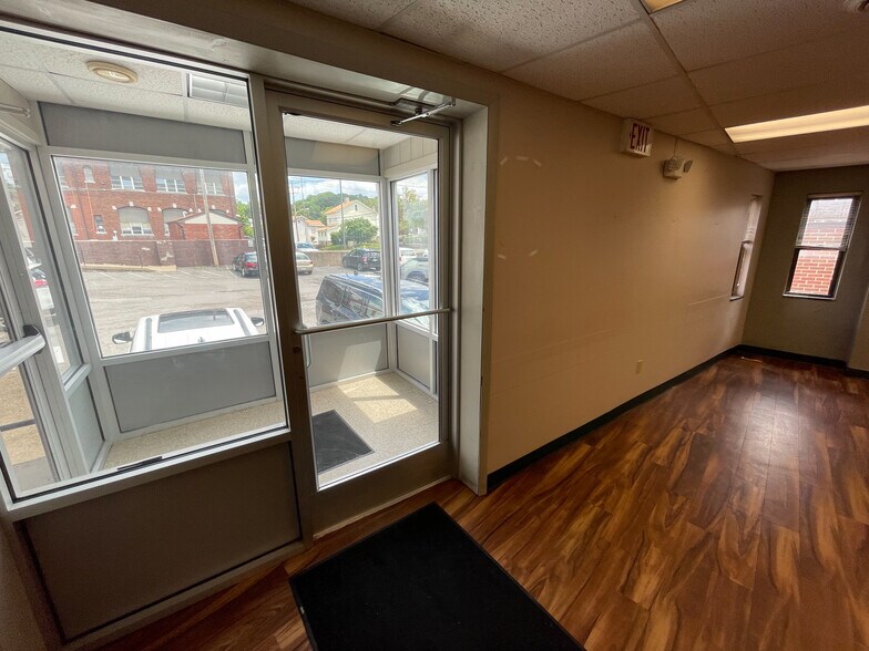 More Photos Of 610-612 Lincoln Ave, Bellevue Storefront Retail Office For Lease