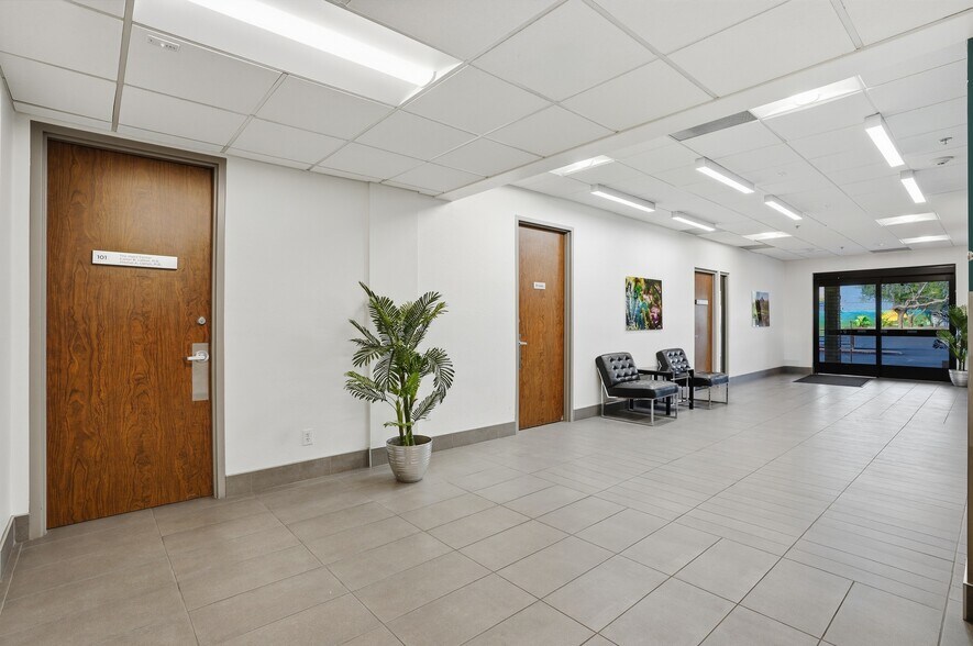 More Photos Of 9225 N 3rd St, Phoenix Medical For Lease