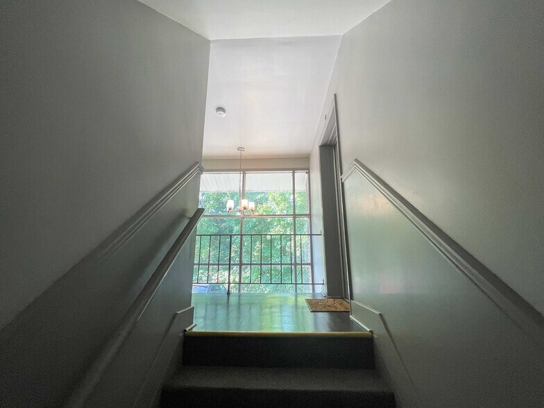 More Photos Of 1627 Ingleside Ave, Baltimore Apartments For Sale