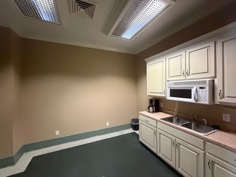 More Photos Of 2 Hummingbird ln, Eufaula Manufacturing For Lease