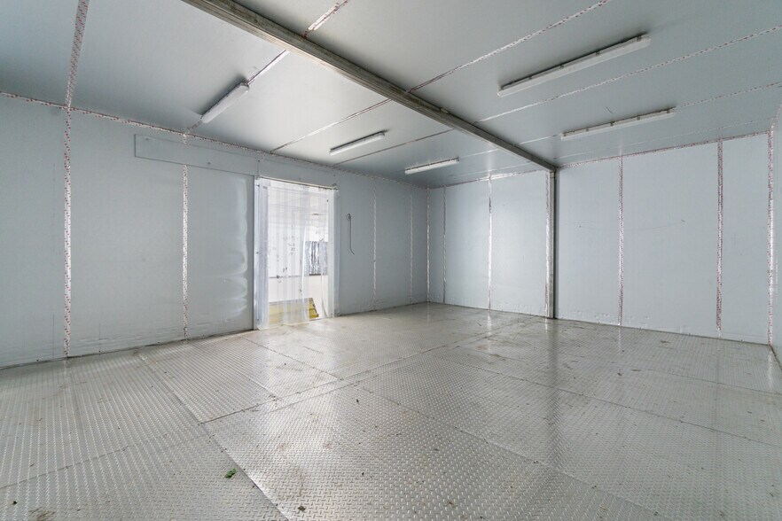 More Photos Of 722 S Highway 59, Decatur Freestanding For Lease