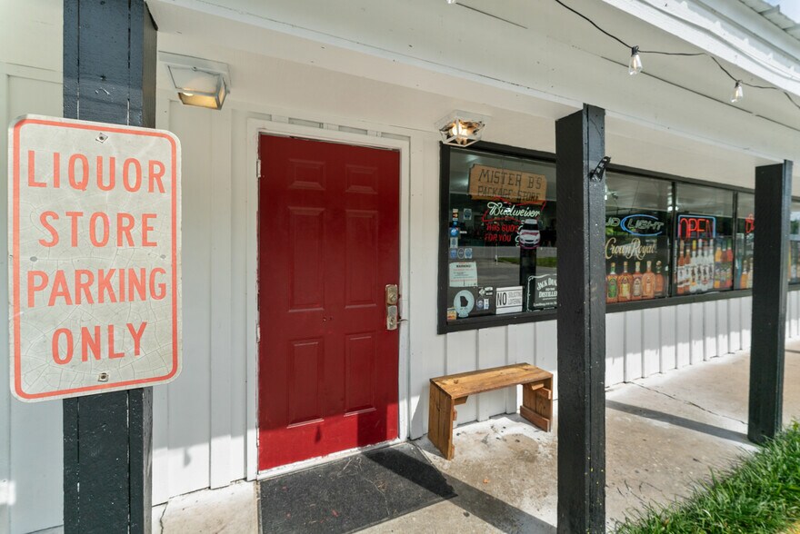 More Photos Of 512 S US Highway 301, Jesup Storefront For Sale