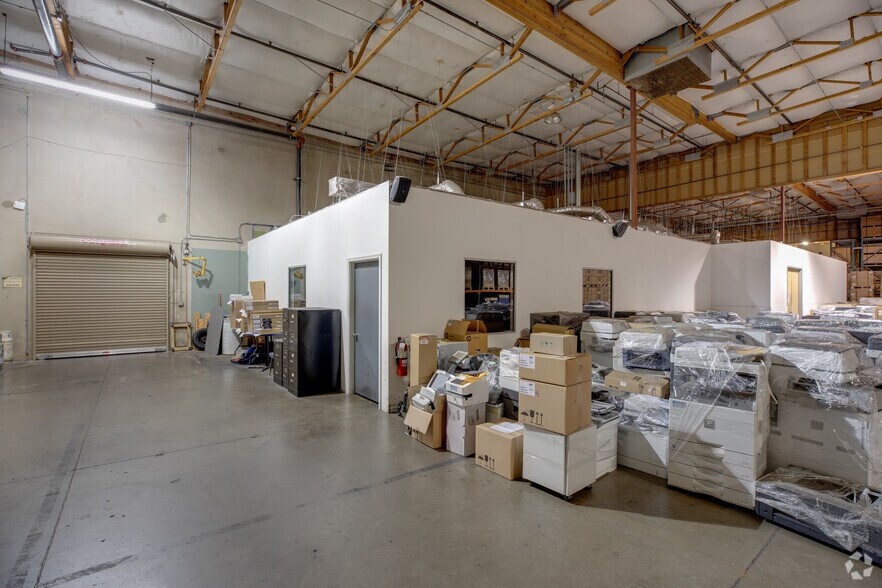 More Photos Of 4501 E McDowell Rd, Phoenix Showroom For Sale