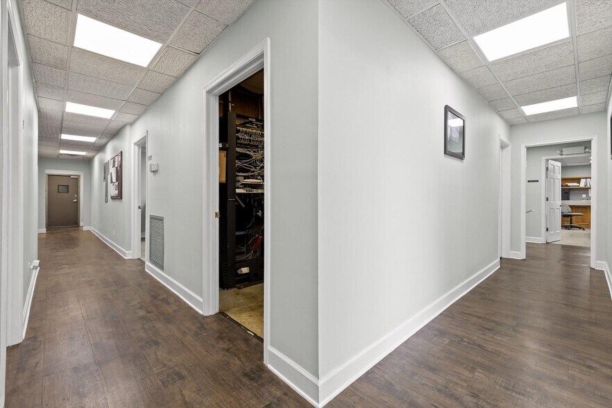 More Photos Of 1801 E 23rd St, Chattanooga Light Distribution For Lease