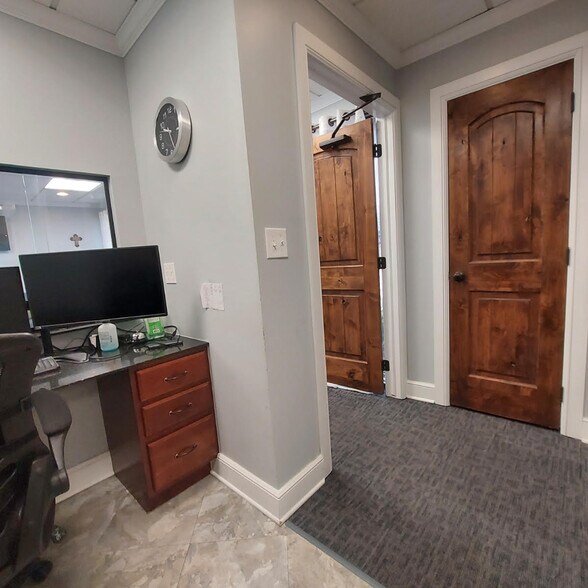 More Photos Of 6112-6122 E 61st St, Tulsa Medical For Sale