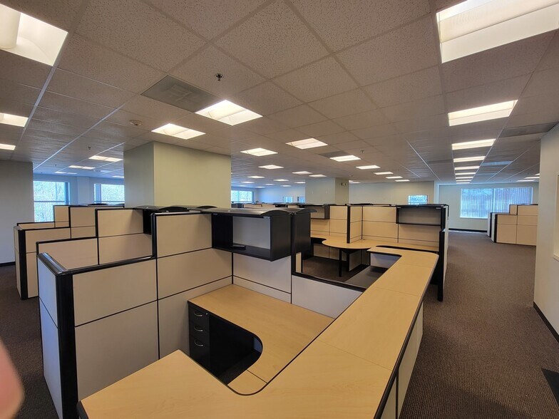 More Photos Of 302 Weymouth St, Rockland Office For Lease