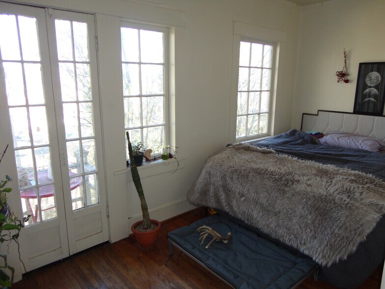 More Photos Of 1310 SW College St, Portland Apartments For Sale