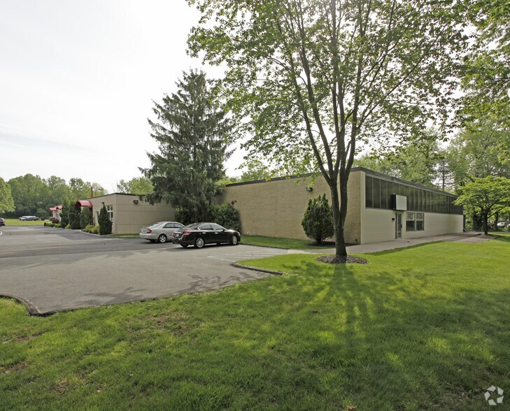 More Photos Of 1-37 Rockland Park Ave, Tappan Service For Lease