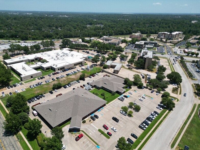 More Photos Of 3415 Golden Rd, Tyler Medical For Sale