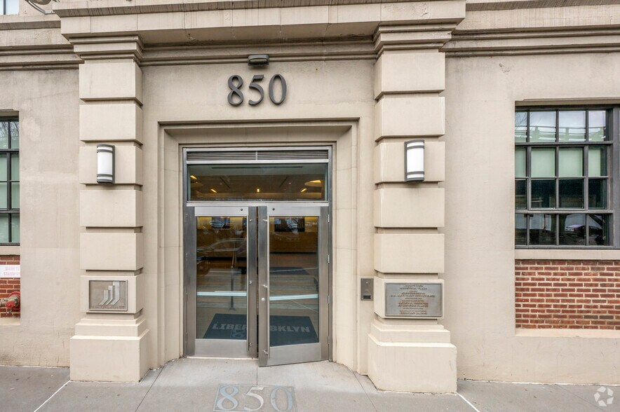 More Photos Of 850 3rd Ave, Brooklyn Warehouse For Lease