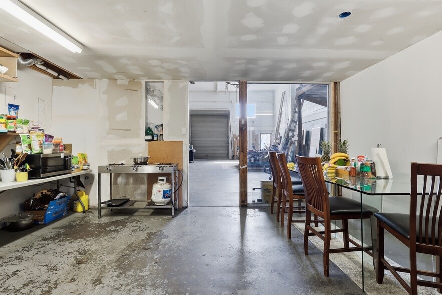 More Photos Of 650 N Broad Ave, Wilmington Warehouse For Sale