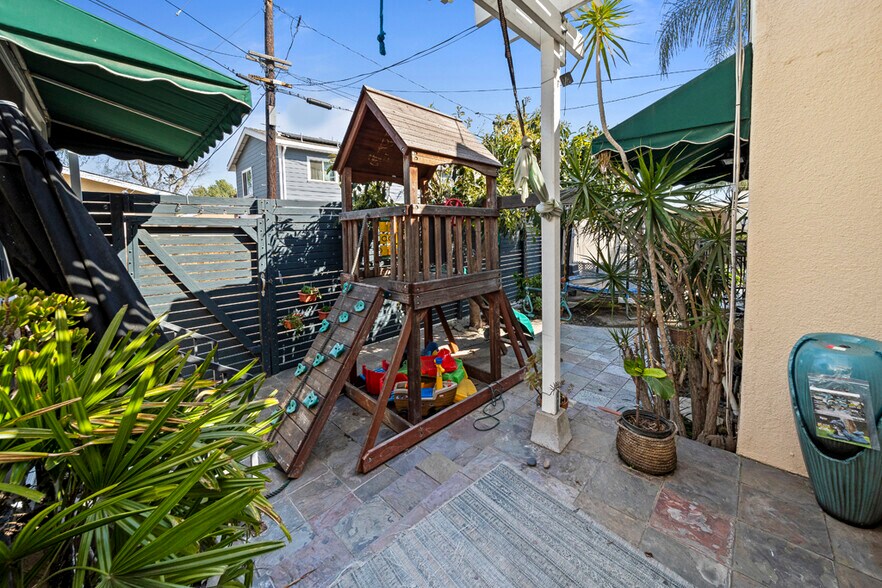 More Photos Of 906 E Commonwealth Ave, Fullerton Storefront For Sale