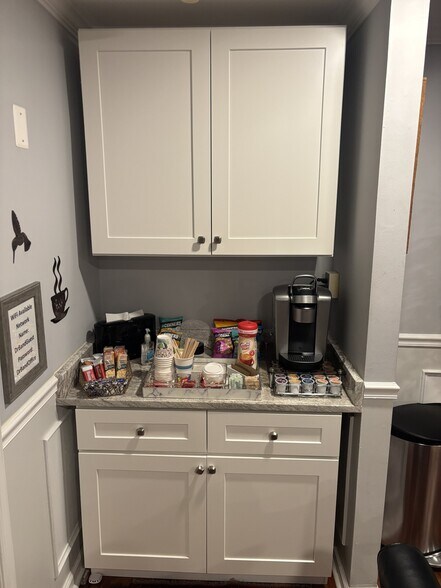 More Photos Of 8401-8427 Dorsey Cir, Manassas Medical For Sale