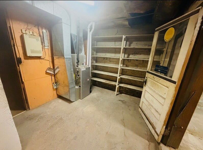 More Photos Of 217 E 8th St, Cozad Flex For Sale