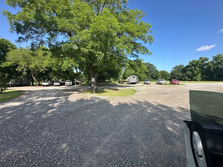 More Photos Of 2116 Highway 77 S, Davis Trailer Camper Park For Sale