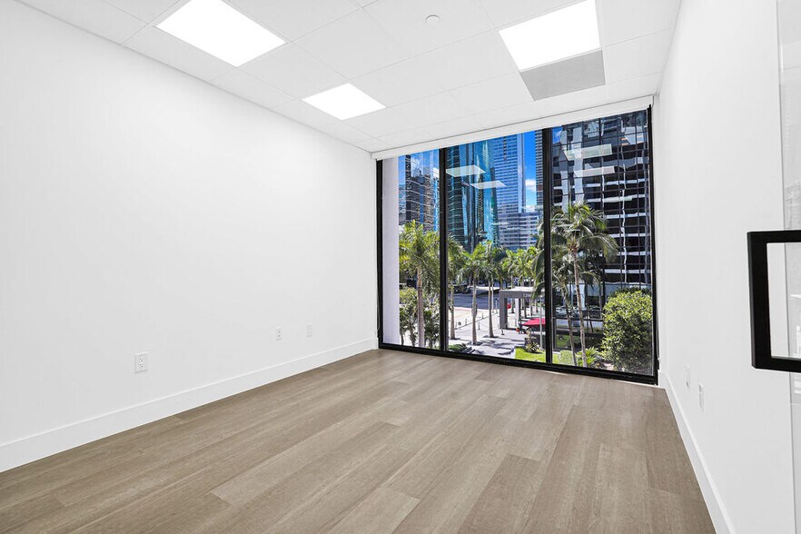 More Photos Of 1110 Brickell Ave, Miami Office For Sale