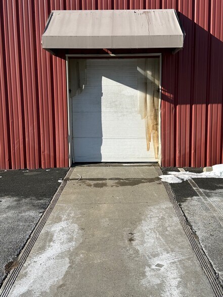 More Photos Of 572 3rd Ave Ext, Rensselaer Light Manufacturing For Lease