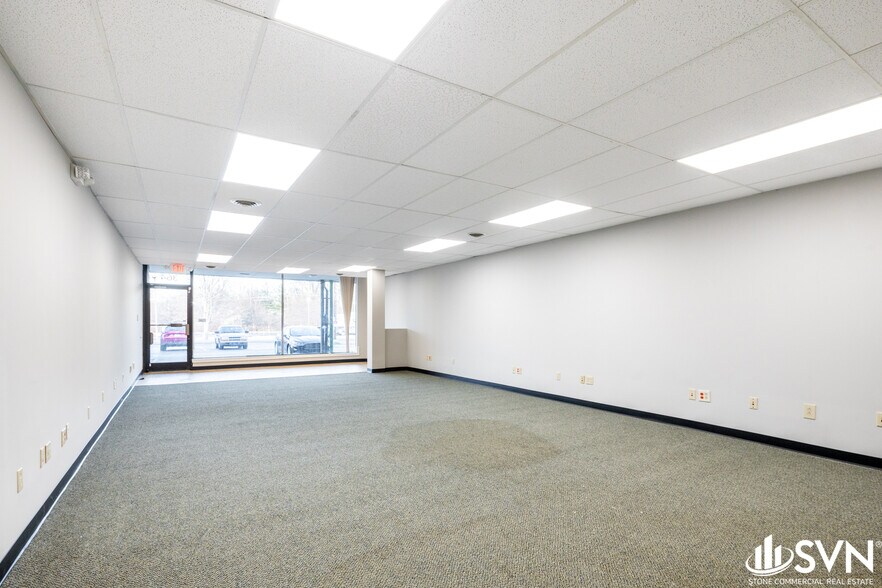 More Photos Of 320-364 Southland Dr, Lexington Storefront For Lease