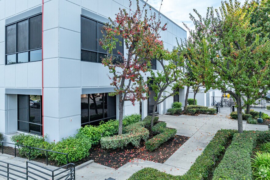 More Photos Of 6311 Knott Ave, Buena Park Warehouse For Lease