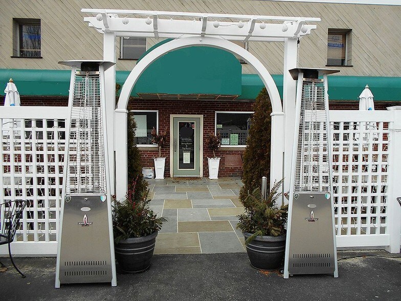 More Photos Of 180 Amity Rd, Woodbridge Freestanding For Lease