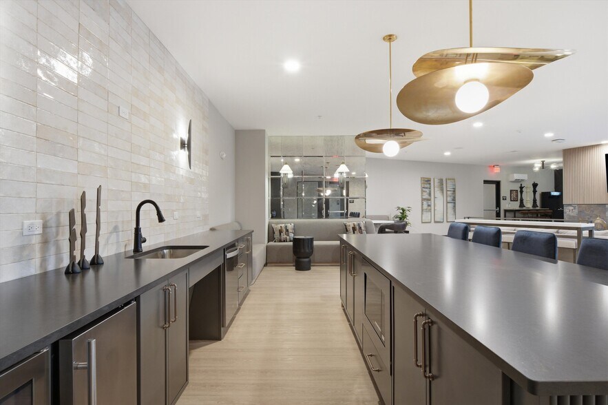 More Photos Of 1850 Glenview Rd, Glenview Apartments For Lease