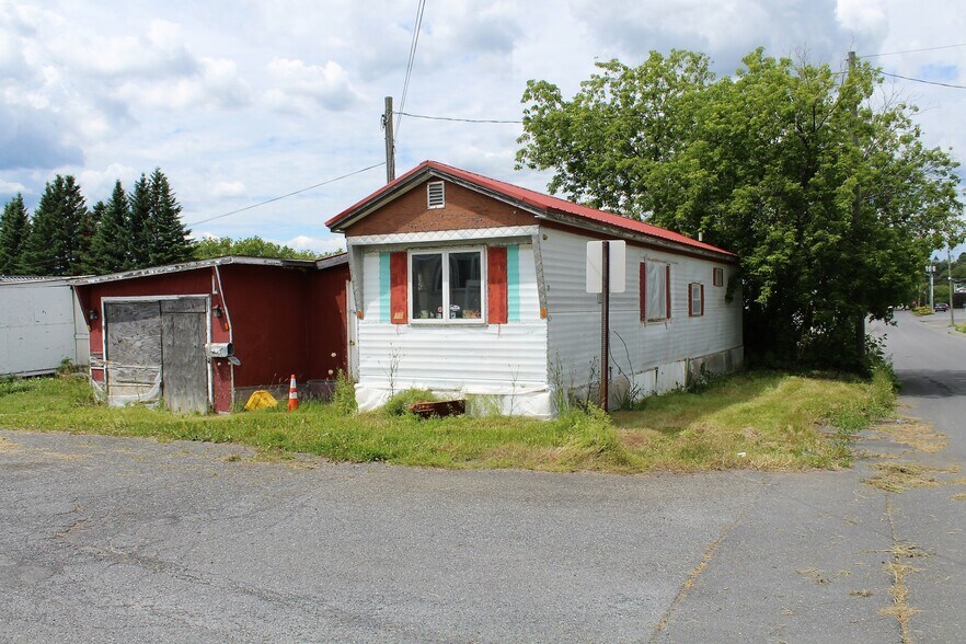 More Photos Of 50 Davis St, Presque Isle Multifamily For Sale