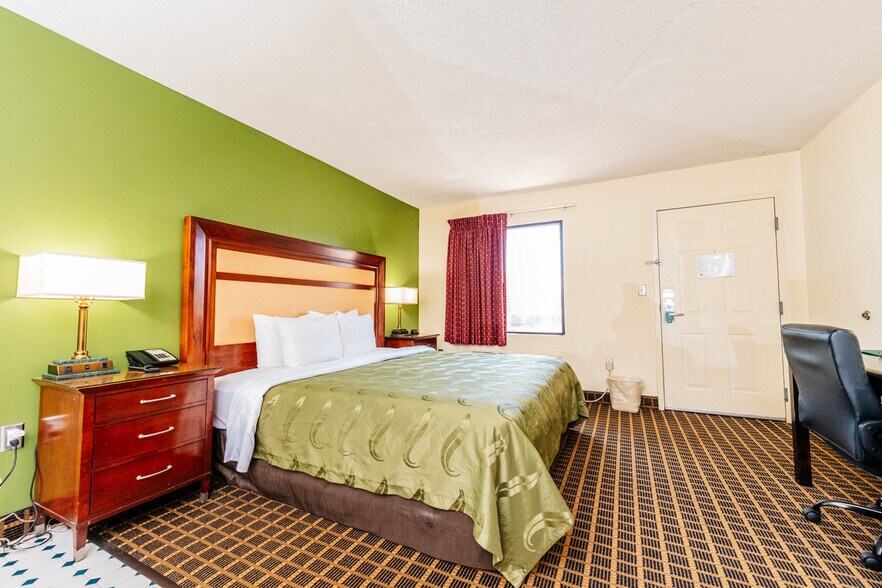 More Photos Of 115 Chapman Rd, Byron Hotel For Sale