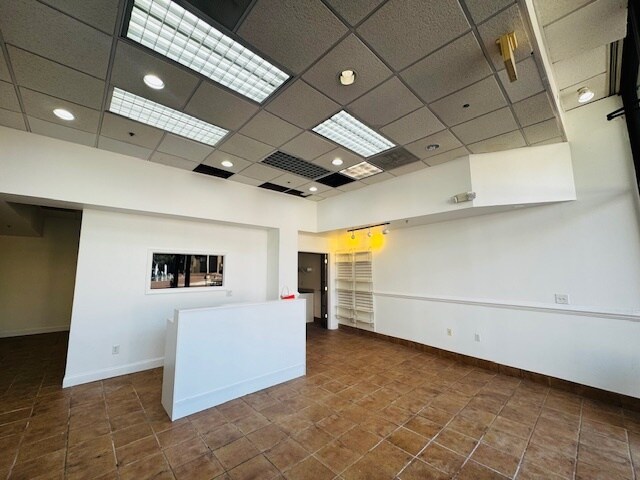 More Photos Of 1635 Washington Plz, Reston Apartments For Lease