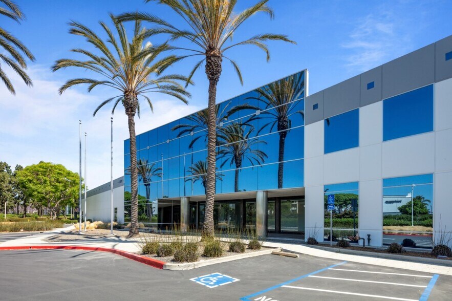 More Photos Of 2081 Faraday Ave, Carlsbad Distribution For Lease