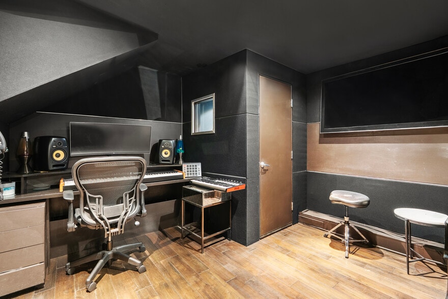 More Photos Of 751 N Highland Ave, Los Angeles Loft Creative Space For Sale
