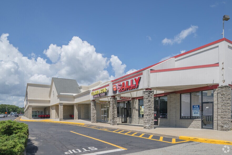 More Photos Of 950 Kings Hwy, New Bedford Storefront For Lease