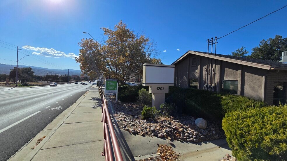 More Photos Of 1202 Willow Creek Rd, Prescott Medical For Sale