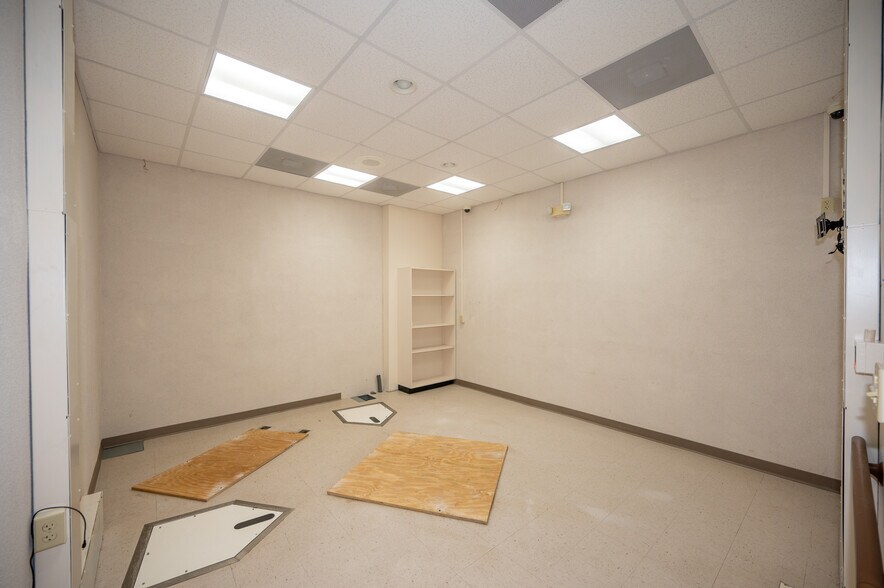 More Photos Of 2114 N Jackson St, Tullahoma Loft Creative Space For Sale