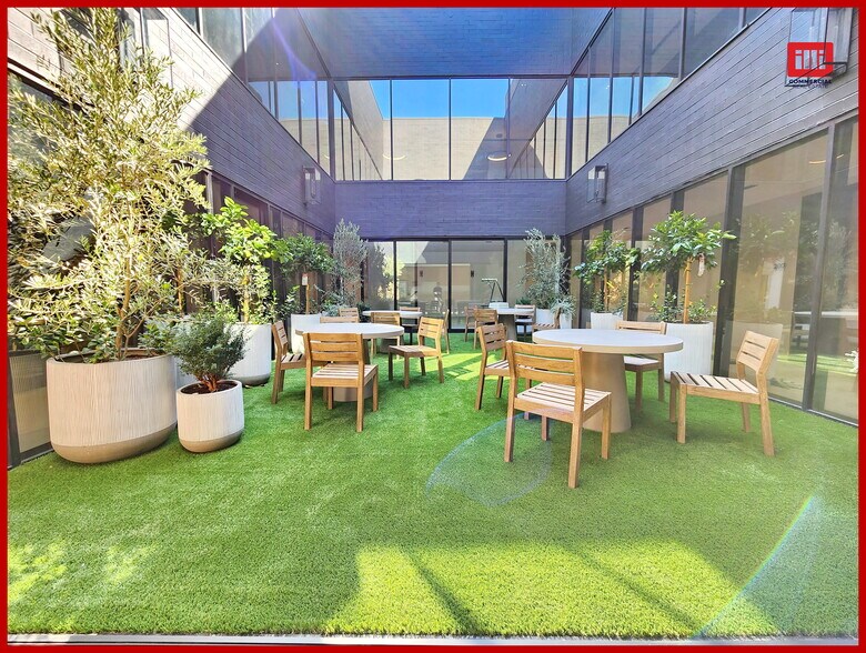 More Photos Of 5121 Van Nuys Blvd, Sherman Oaks Office Residential For Lease