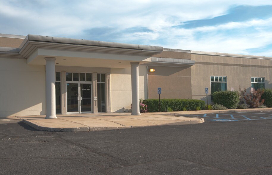 More Photos Of 110 Marcus Blvd, Hauppauge Office For Lease