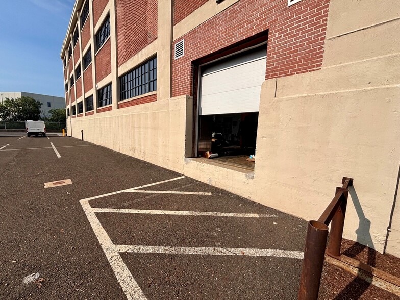 More Photos Of 2275 Bridge St, Philadelphia Unknown For Lease