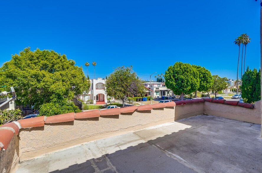 More Photos Of 833 N Ridgewood Pl, Los Angeles Apartments For Sale