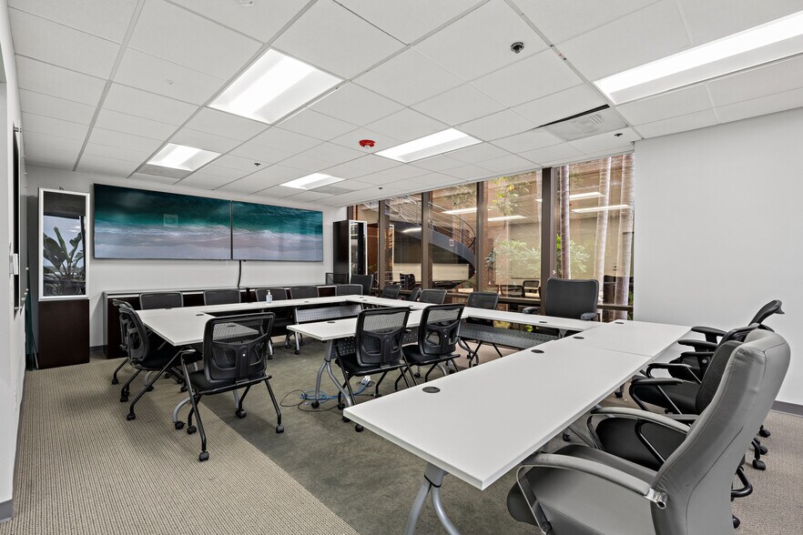 More Photos Of 2714 Loker Ave W, Carlsbad Office For Lease