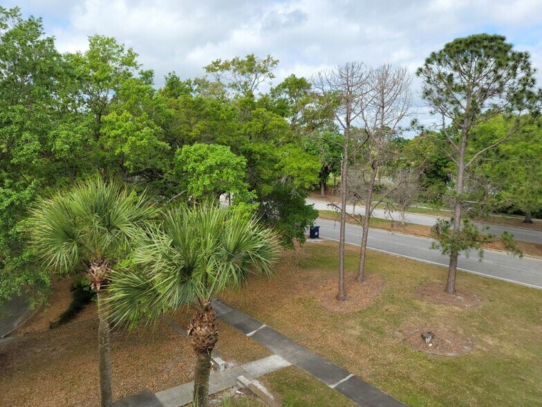 More Photos Of 5104 N Orange Blossom Trl, Orlando Office Residential For Lease