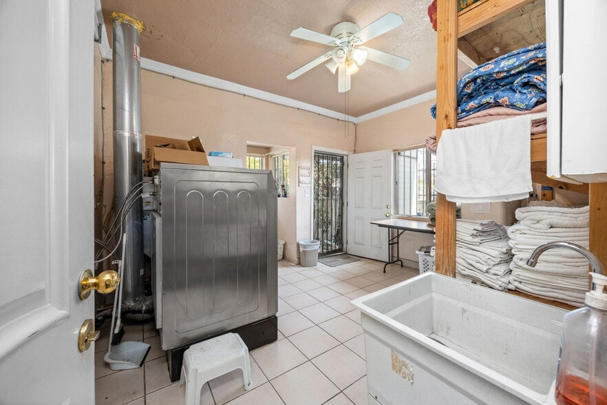 More Photos Of 451 E Vernon Ave, Los Angeles Hotel For Sale