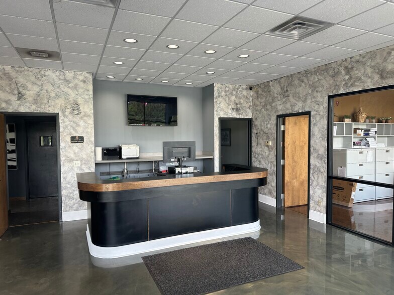 More Photos Of 335 Commerce Blvd, Liverpool Unknown For Lease