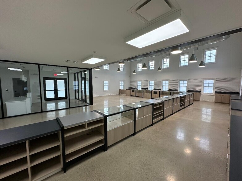 More Photos Of 280 Lapeer Rd, Oxford General Retail For Sale
