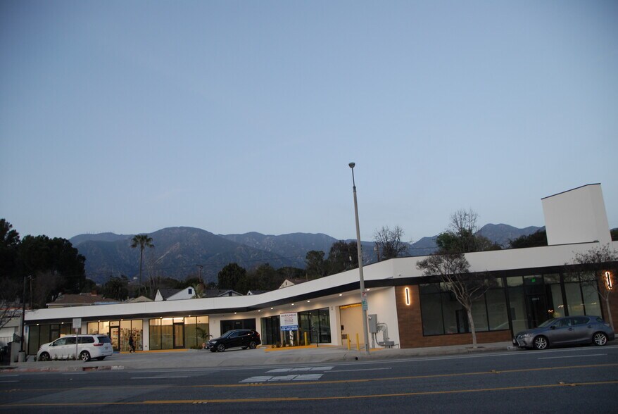 More Photos Of 2865 Foothill Blvd, La Crescenta Storefront Retail Office For Lease