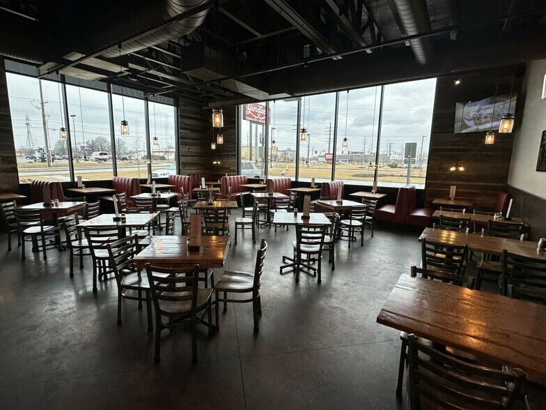 More Photos Of 10180 Diebold Rd, Fort Wayne Restaurant For Sale